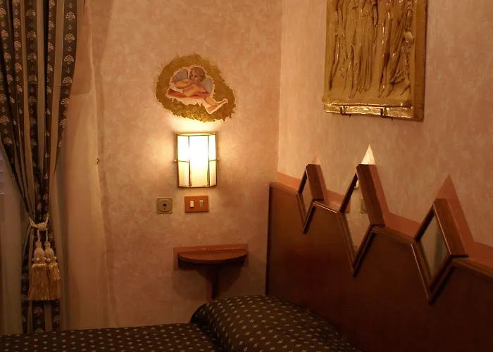 Hotel Farini 2*