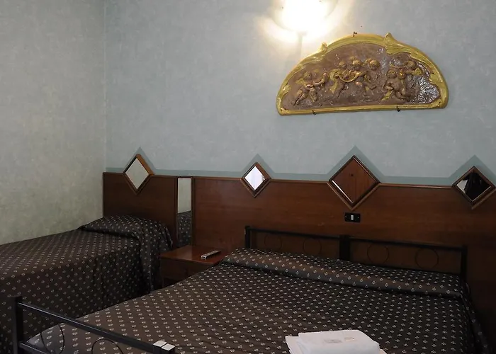 Farini 2* Rome